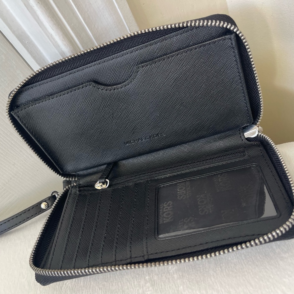 Michael Kors Black Jet set Wallet EUC - Picture 13 of 13